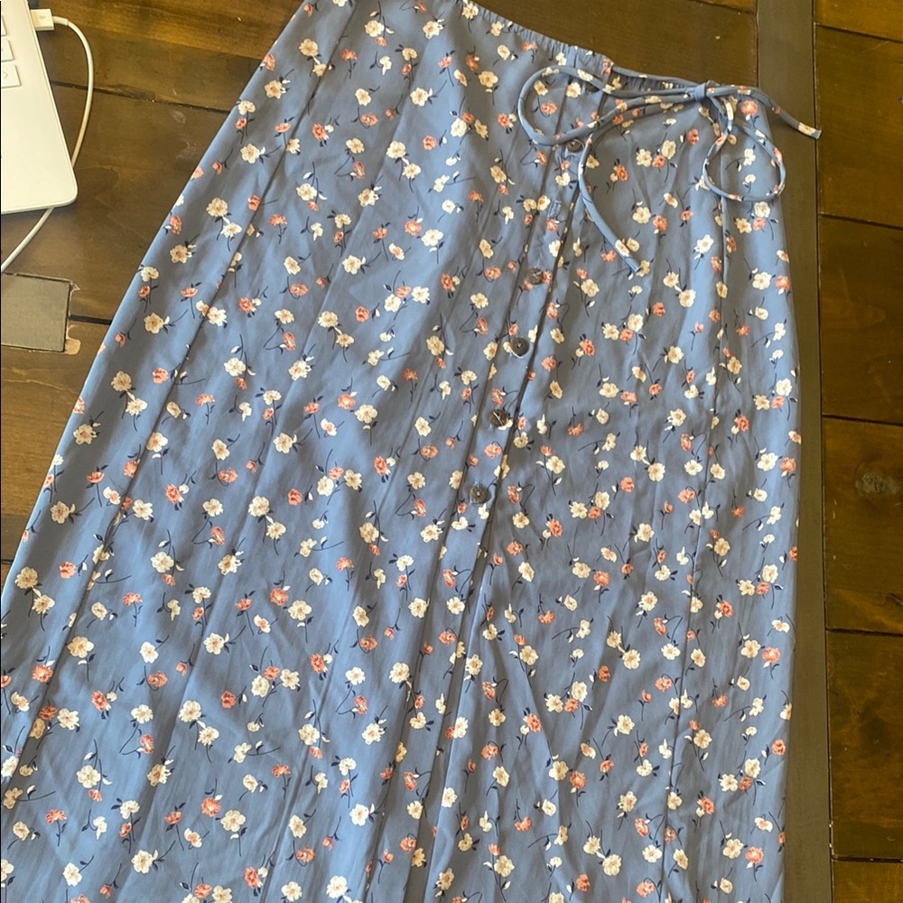 Urban outfitters Juniper Blue floral midi skirt M tie waist button front